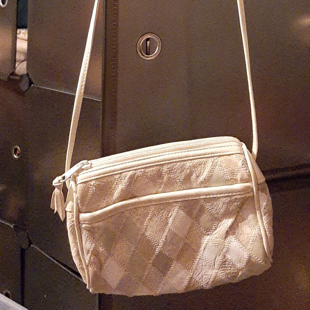 A leather crossbody 8"Wx6.5"Hx3"D